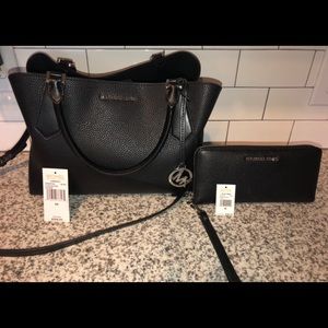 MICHAEL KORS LEATHER KIMBERLY BAG W WALLET
